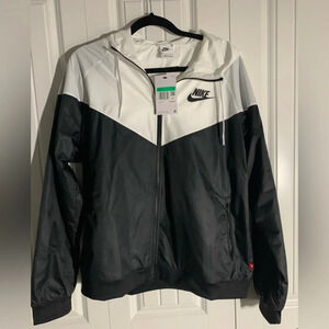 NWT Women’s Nike Size XL Windbreaker